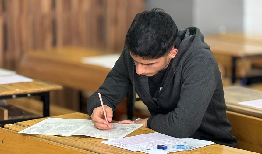 GENÇLER UMRE İÇİN YARIŞTI