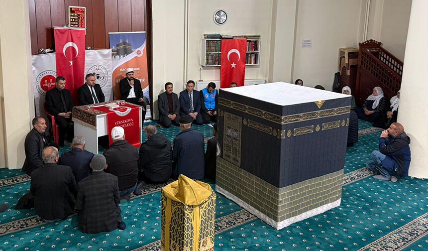 Müfttü Okuş, Yüksekova’da hacı adaylarıyla buluştu