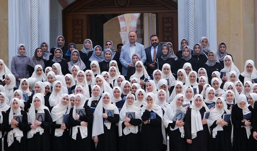 Adana'da 123 hafız mezun oldu