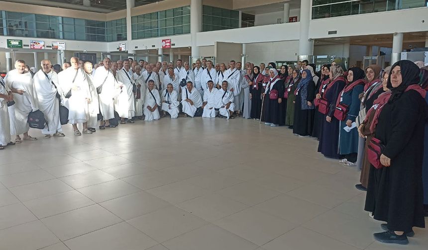 Adıyaman'dan 300 hacı adayı dualarla yola çıktı