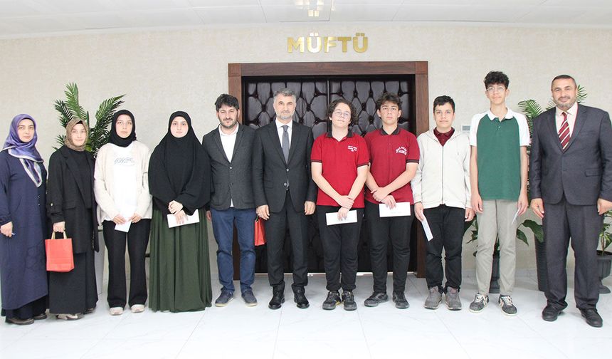 Amasya'da gençler umreyle ödüllendirildi