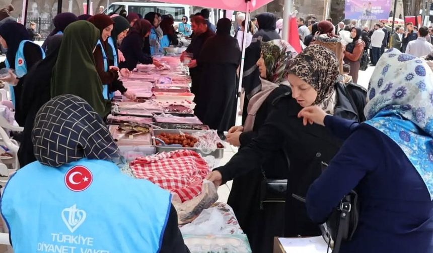 Bitlis'te "İki İnsan Bir Hayat" projesi kapsamında kermes açıldı