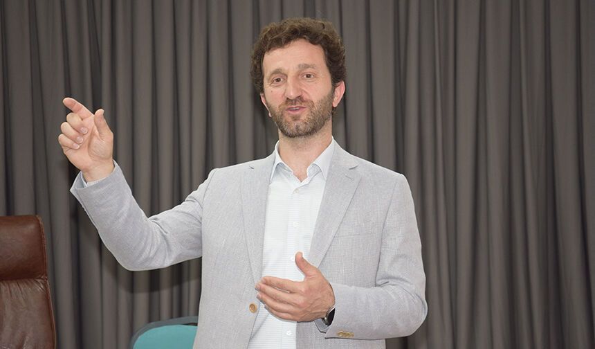 Dr. Albayrak: Zirve azim ve kararlılıkla yürüyenlerindir