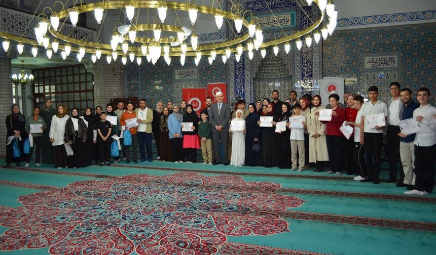 Esenler’de okullar arası hadis yarışması düzenlendi