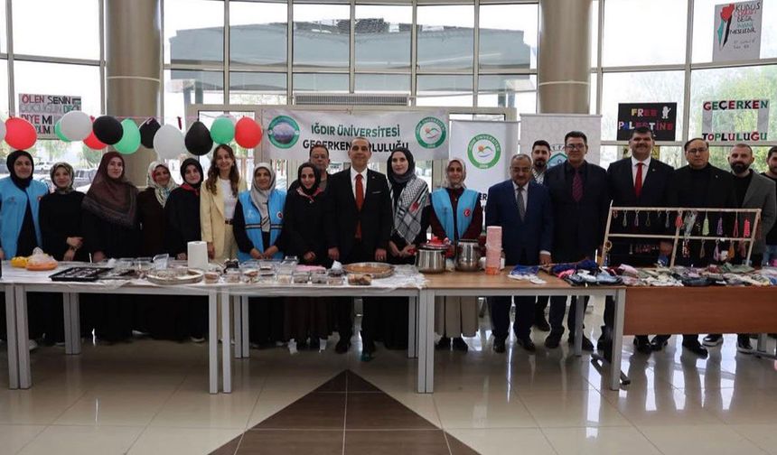 Üniversiteli gençler Filistin için kermes düzenledi