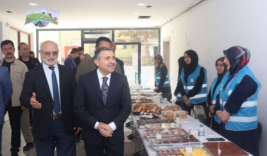 Gümüşhane'de hayır çarşısı açıldı