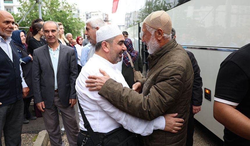 Osmaniye'de hacı adayları dualarla uğurlandı