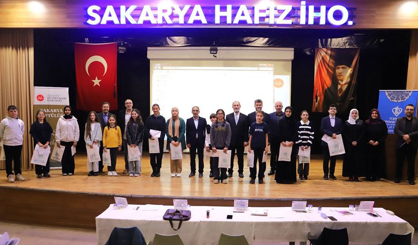 Sakarya'da Ortaokullar Arası Şiir Okuma Yarışması düzenlendi