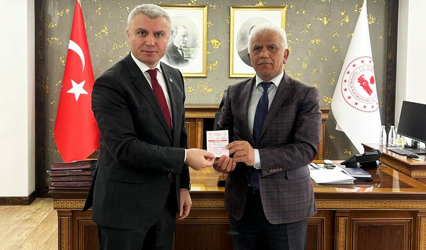 Sapanca Kaymakamı Yazıcı, kurbanını TDV'ye emanet etti
