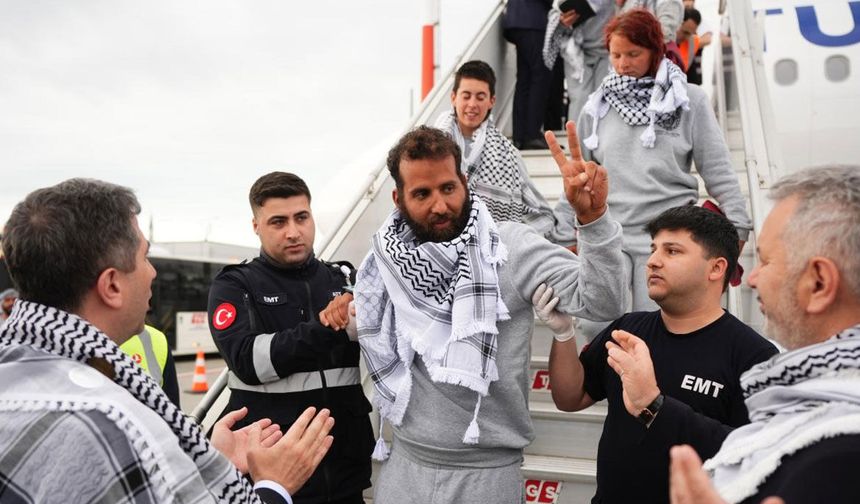 KÜRESEL SUMUD FİLOSU AKTİVİSTLERİ TÜRKİYE'YE GETİRİLDİ