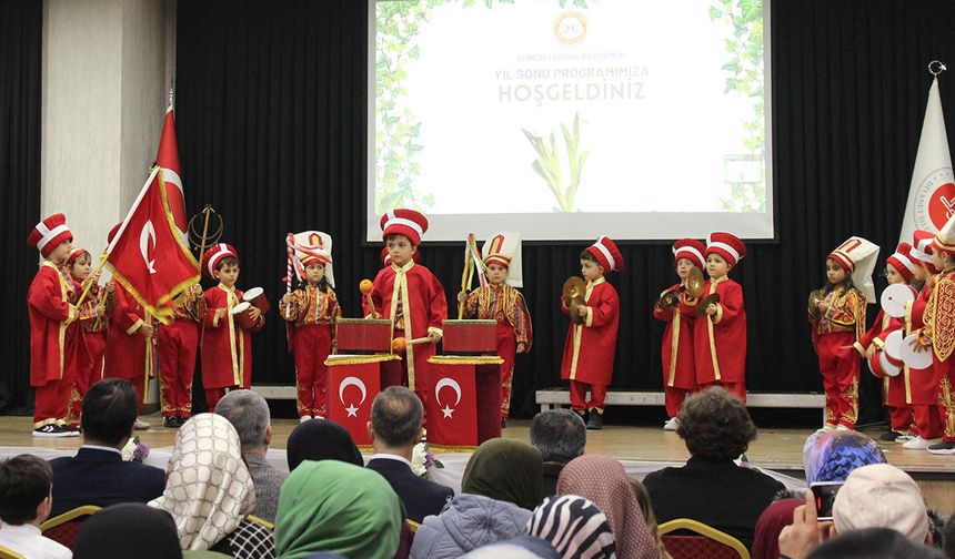 Tokat'ta minikler yıl sonu sevinci yaşadı