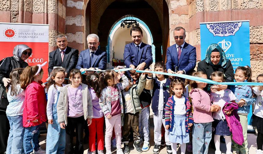 "Sırrı Kalemden, Ruhu Tokat’tan" adlı sergi sanatseverlerle buluştu
