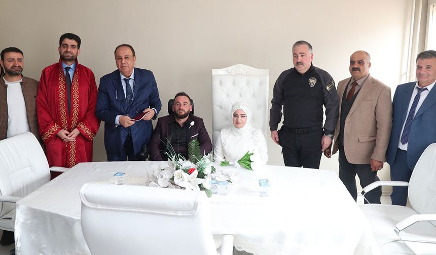 Engelli çift müftülükte dünya evine girdi