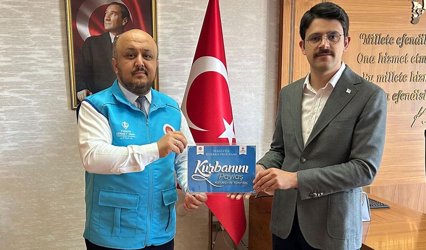 Kaymakam Eskimez, kurbanını TDV'ye verdi