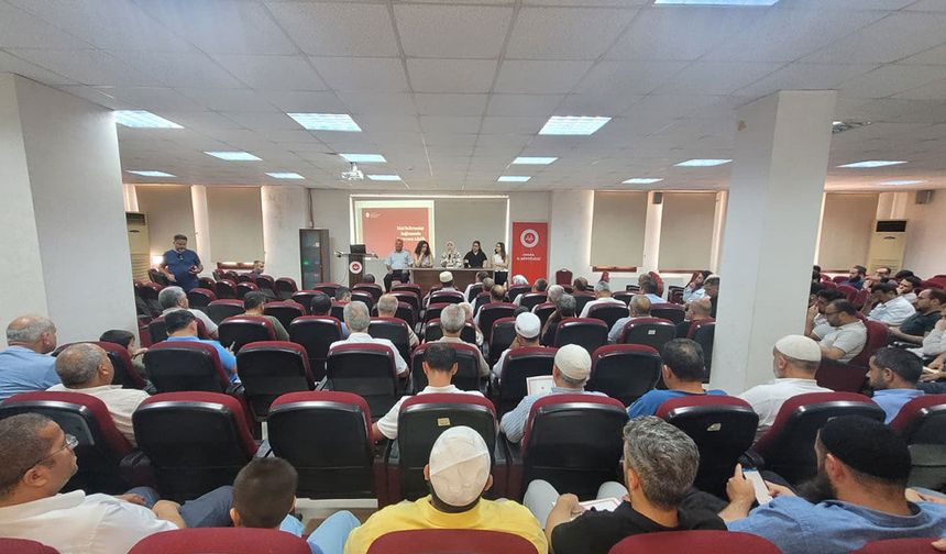 Adana'da "Bir Yetime Aile Olmak" paneli gerçekleştirildi