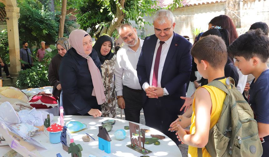 Adana'da "Hayata Köprü Sanat Projesi" eserleri sergilendi