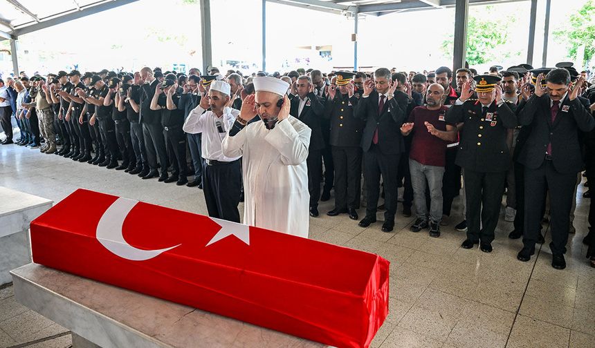 Şehit uzman çavuşun cenazesi Adana'da defnedildi