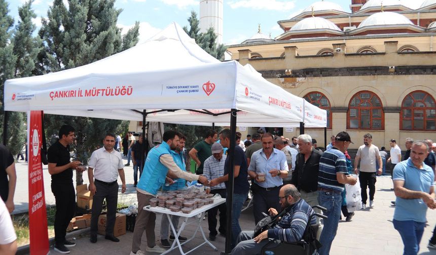 CAMİLERDE AŞURE İKRAM EDİLDİ