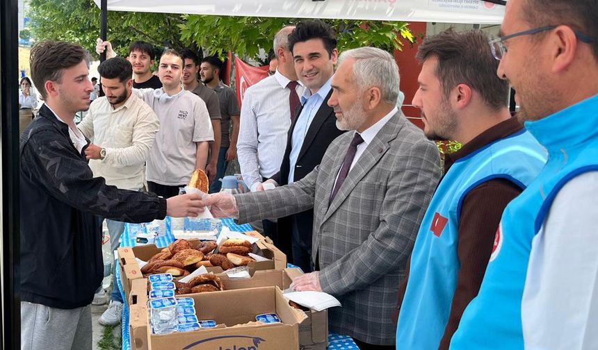 Müftülükten öğrencilere ikram