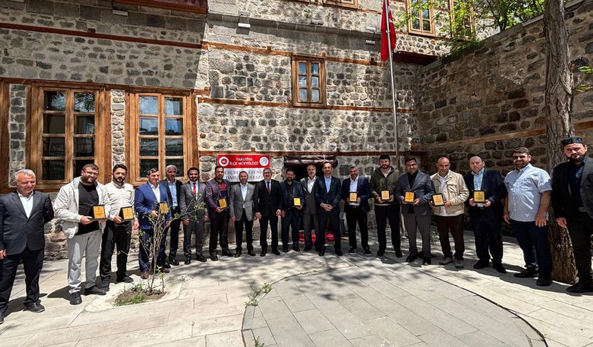Erzurum’da Ebubekir Efendi Daru’l Huffaz’ı mezunlarını veriyor