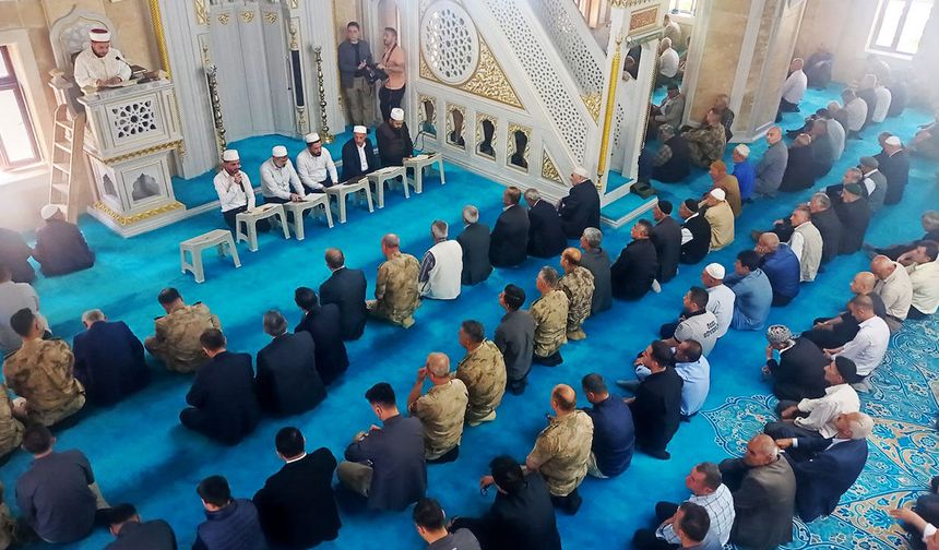 Hakkari'de şehitler için mevlit programı düzenlendi