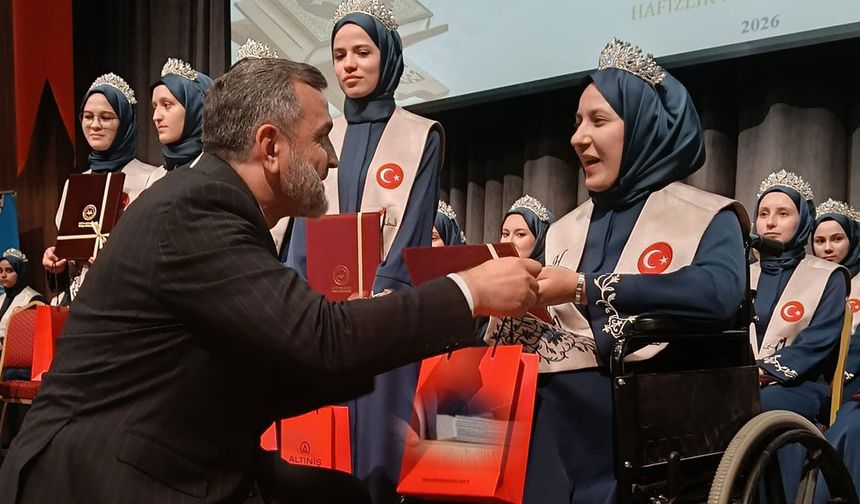 Isparta'da hafızlar taç giydi