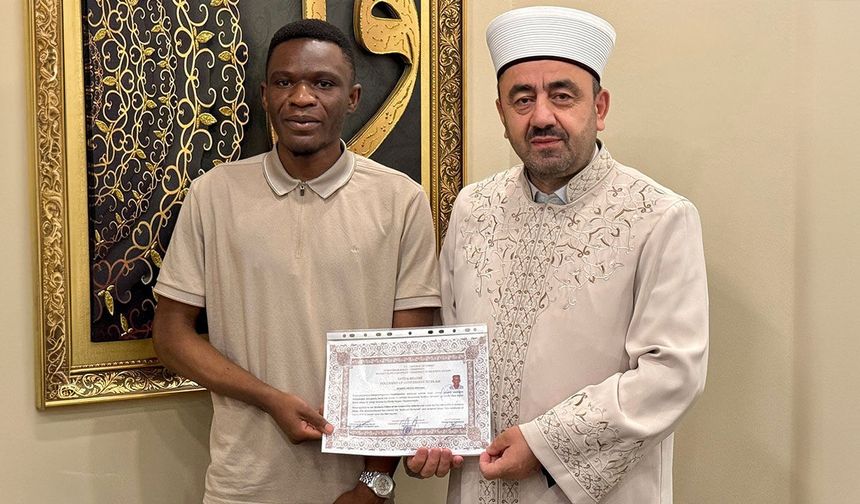 ZAMBIYALI GENÇ KAYSERİ'DE MÜSLÜMAN OLDU