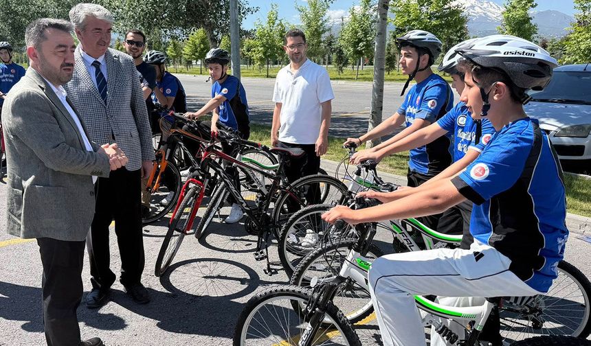 Kayseri'de Diyanet gençlik tarihe pedallıyor