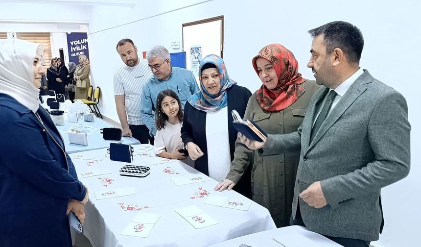 TDV Kayseri Kadın Kolları Yıl Sonu Sergisi açıldı