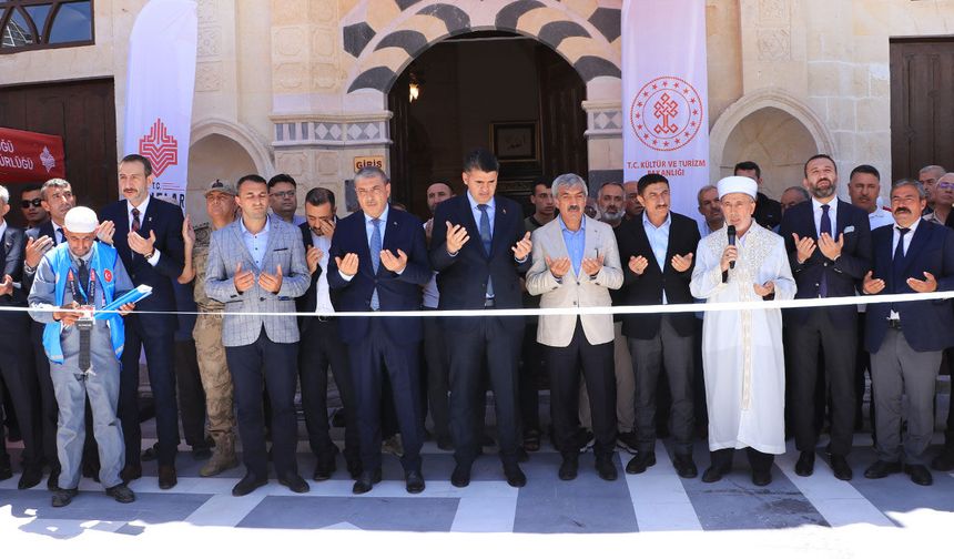 Kilis'te deprem sonrası yenilenen 2 cami dualarla açıldı