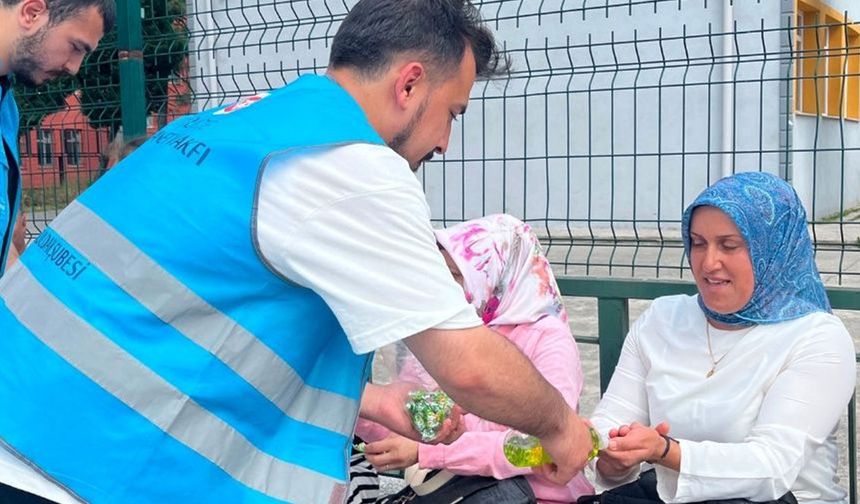 TDV gönüllü gençleri, LGS'de aileleri yalnız bırakmadı