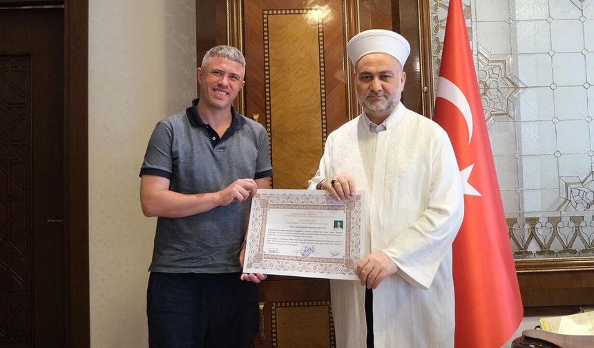 İngiliz vatandaşı Peter Jonathon Adana'da Müslüman oldu