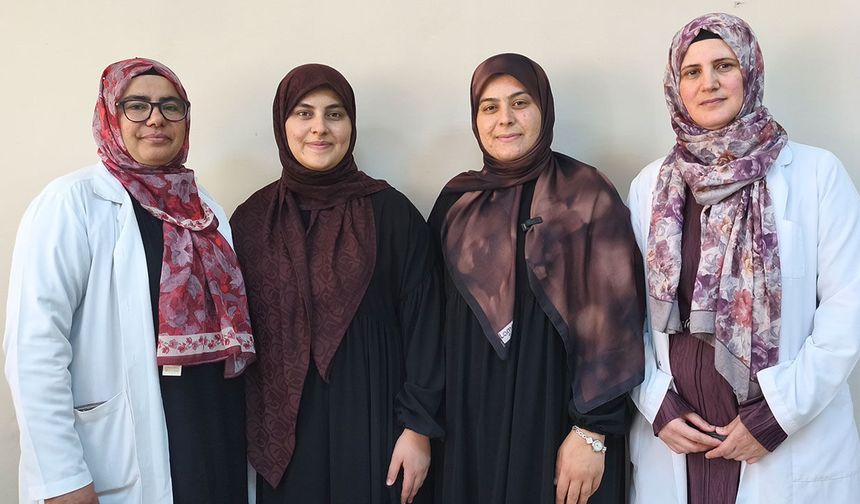 Bozyazı'daki kardeşler üniversite eğitimiyle birlikte hafız oldular