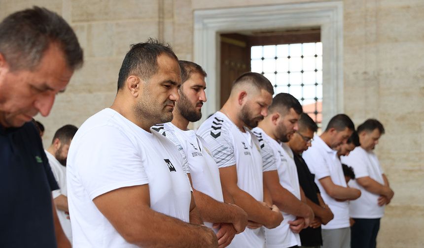 Kırkpınar pehlivanları er meydanı öncesi Selimiye Camii'nde saf tuttu