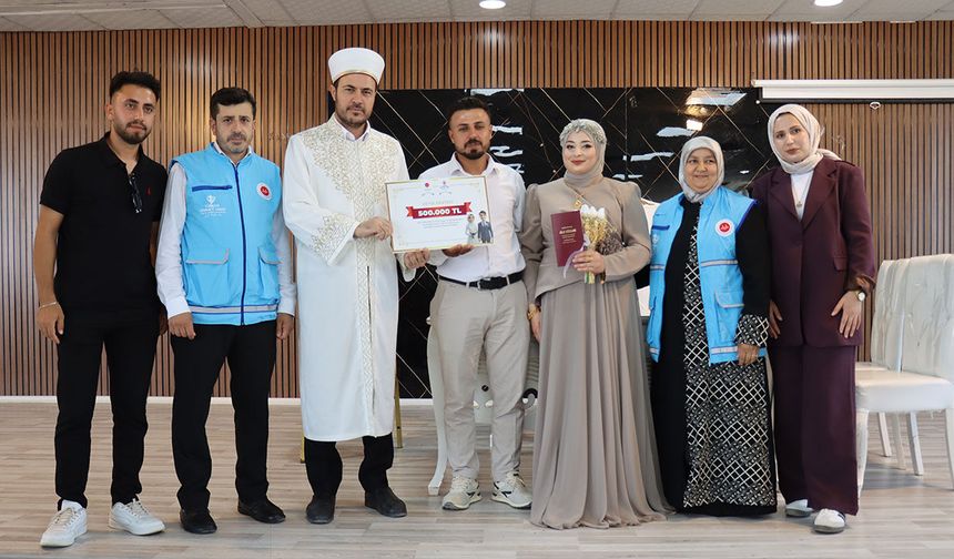 Hatay'da TDV'nin "İki İnsan Bir Hayat Projesi" kapsamında genç çift dünyaevine girdi