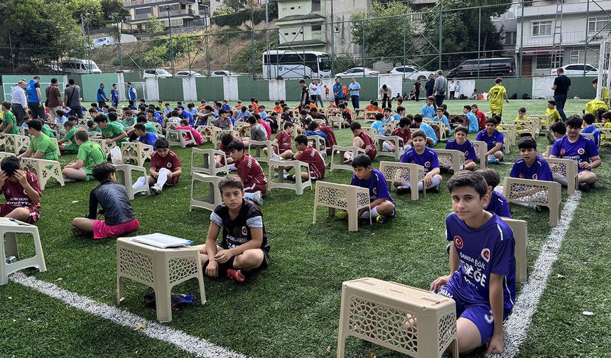 YAZ KUR'AN KURSU ÖĞRENCİLERİ BAĞIMLILIĞA KARŞI SAHAYA ÇIKTI