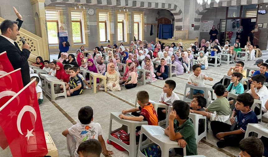 Ayvaz: Çocuklarımız milli ve manevi değerlerle yetişiyorlar