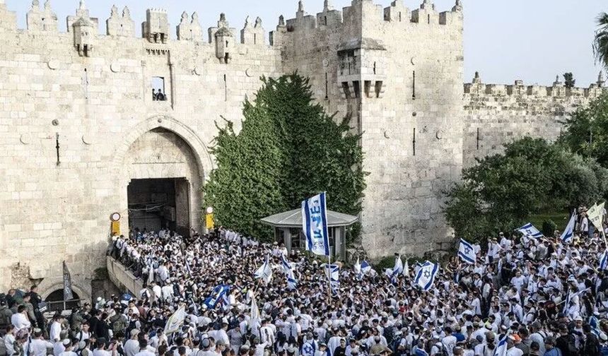 BİNLERCE İŞGALCİ MESCİD-İ AKSA'YI BASTI