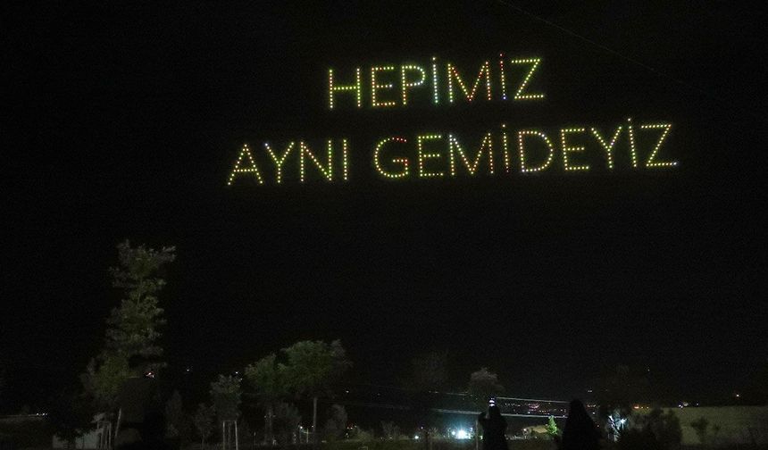 Şırnak'ta "Hz. Nuh'u Anma Merasimi"nde 500 dronla gösteri düzenlendi