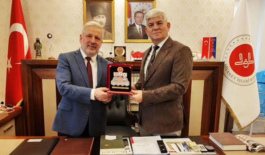 TSK Güçlendirme Vakfı'ndan Müftü Yılmaztürk'e plaket