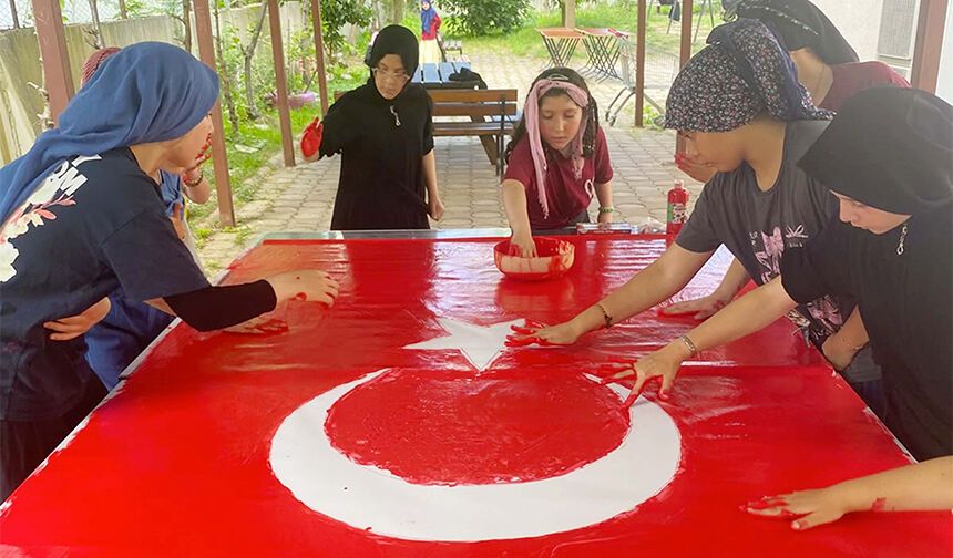 Yaz Kur’an kursu öğrencilerinden, 15 Temmuz şehitlerine vefa
