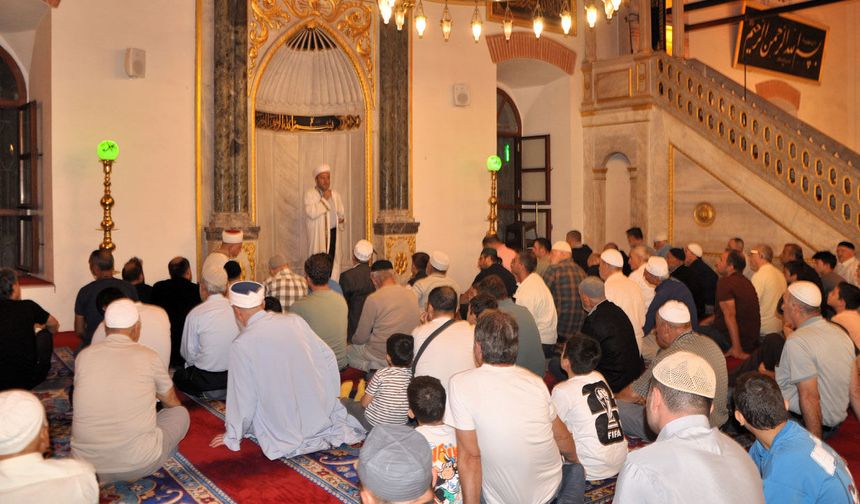 Balıkesir’de aileler sabah namazında buluştu
