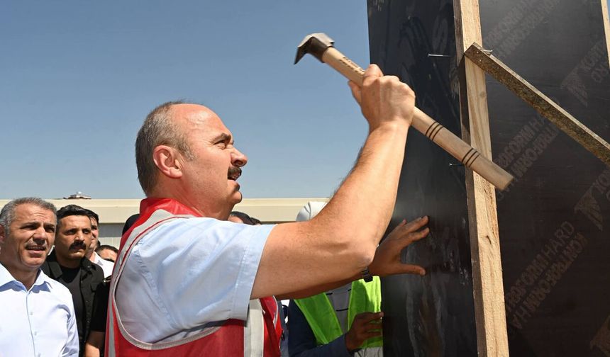 İLK ÇİVİYİ VALİ CANALP ÇAKTI