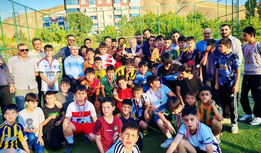 Bitlis’te Yaz Kur’an Kursları Arası Futbol Turnuvası Tamamlandı