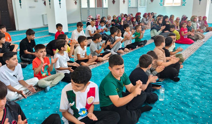 Hakkari'de gençler camide buluşuyor