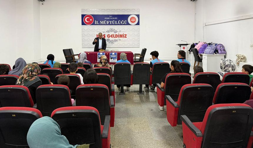 Müftülükten öğrencilere kırtasiye desteği