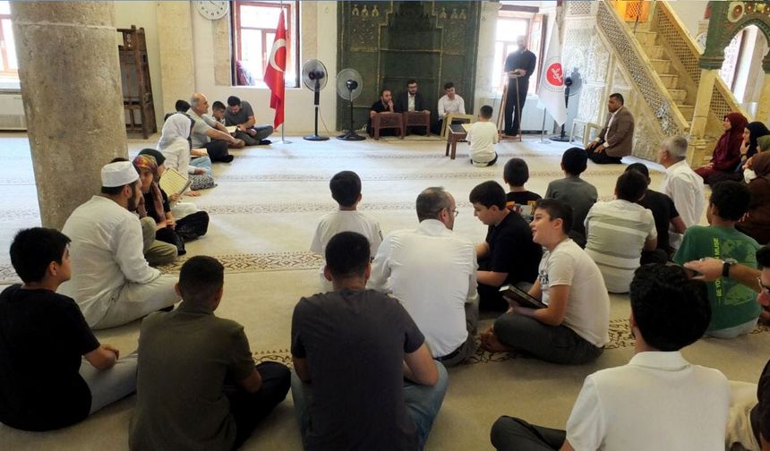 Keban’da Yaz Kur’an Kursu Öğrencileri Bilgide Yarıştı