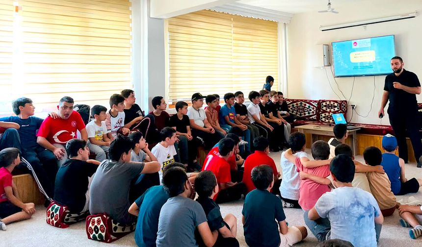 Narman’da Yaz Kur’an Kursu Öğrencilerine “Esma-i Hüsna Keşif Yolculuğu” Semineri