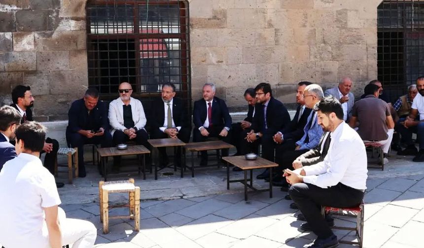 DİYANET İŞLERİ BAŞKANI ARPAGUŞ, BİTLİS'TE VATANDAŞLARLA BİR ARAYA GELDİ