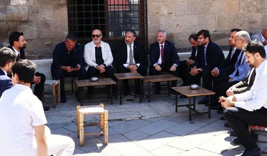 DİYANET İŞLERİ BAŞKANI ARPAGUŞ, BİTLİS'TE VATANDAŞLARLA BİR ARAYA GELDİ